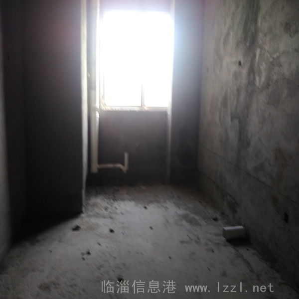 大順南區(qū)6樓115平三室二廳毛坯 帶地下室車位106萬