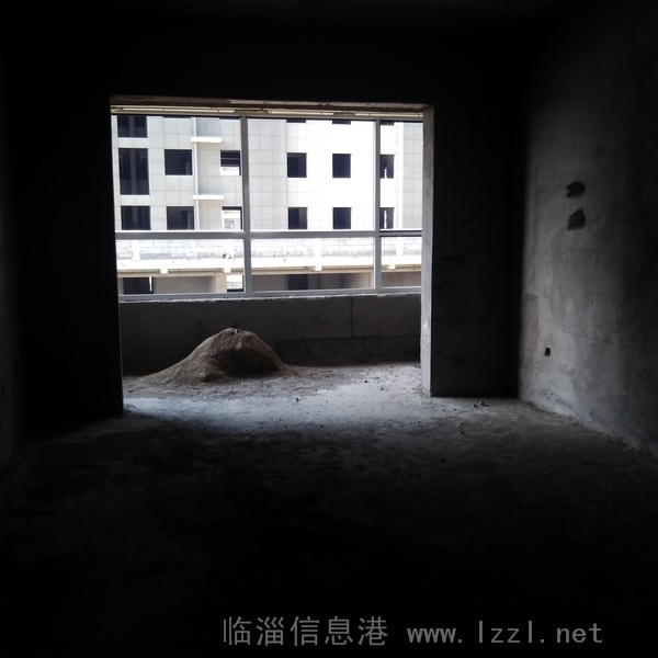 大順南區(qū)6樓115平三室二廳毛坯 帶地下室車位106萬