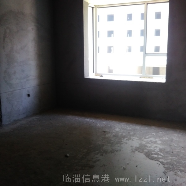 大順南區(qū)6樓115平三室二廳毛坯 帶地下室車位106萬