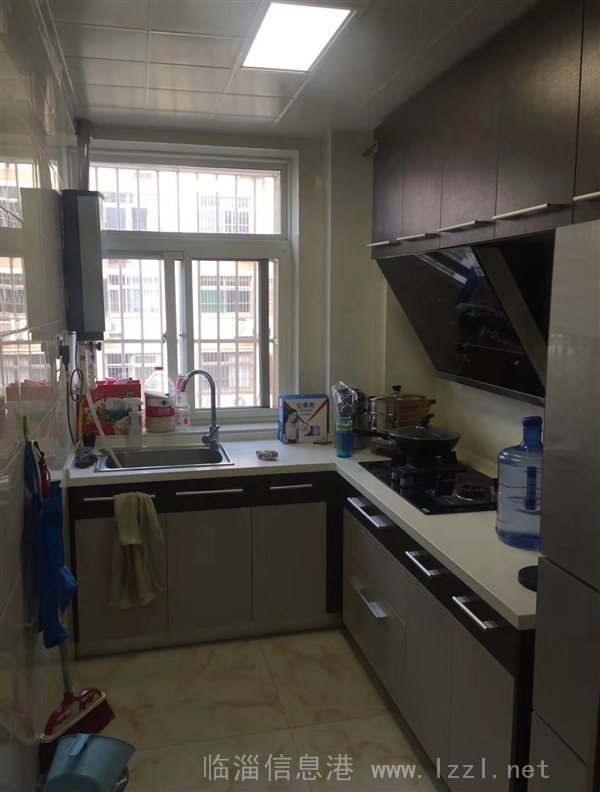 出售光明小區(qū)北區(qū)住房一套