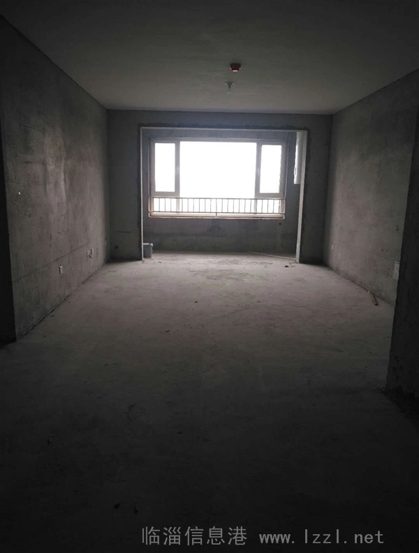 淄江D區(qū)高檔復(fù)式房,此房可遇不可求。