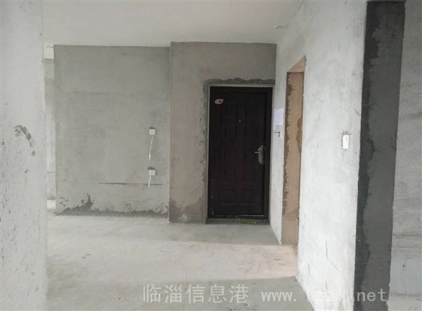 淄江D區(qū)高檔復(fù)式房,此房可遇不可求。