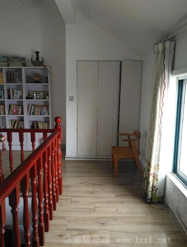 淄江花園復(fù)式房 210平 4室2廳 精裝房 帶大露臺(tái)