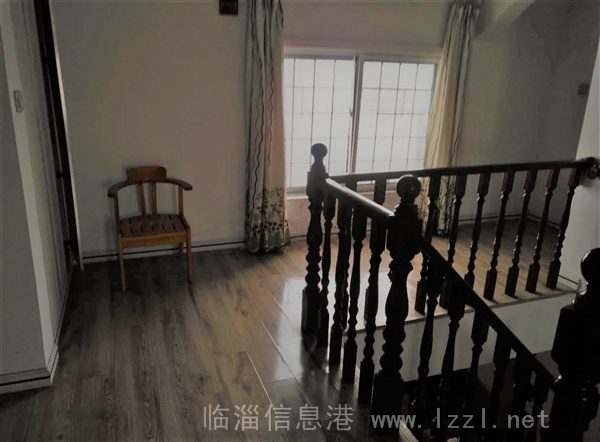 淄江花園復(fù)式房 210平 4室2廳 精裝房 帶大露臺(tái)