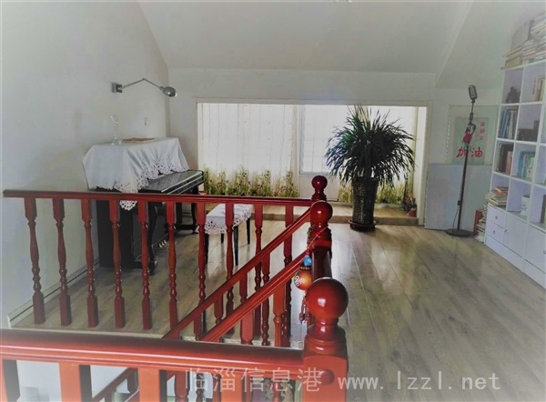 淄江花園復(fù)式房 210平 4室2廳 精裝房 帶大露臺(tái)