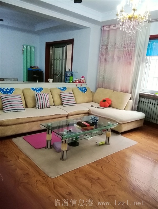 水利局家屬院1樓,127平,實(shí)際140平,層高3米,三室兩廳,三臥朝陽,