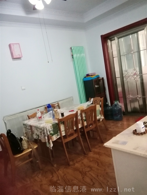 水利局家屬院1樓,127平,實(shí)際140平,層高3米,三室兩廳,三臥朝陽,