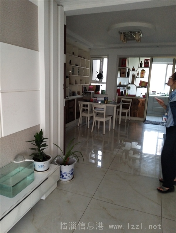 盛世豪庭3樓豪華三室兩廳兩衛精裝出售,實圖拍攝