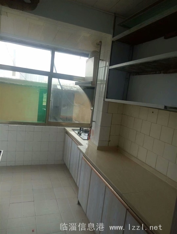 文馨苑1樓,62平米,三室一廳,中等裝修,帶地上儲(chǔ)藏室,帶院50平米,證全,59.8萬(wàn)包稅