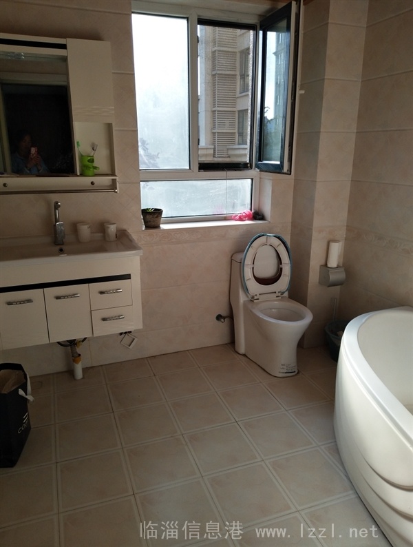 盛世豪庭3樓豪華三室兩廳兩衛精裝出售,實圖拍攝