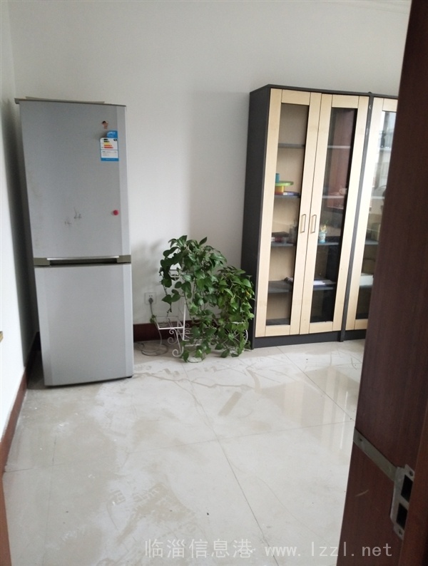 84萬(wàn)急售,寶通5樓,經(jīng)典三室,做個(gè)婚房剛剛好。