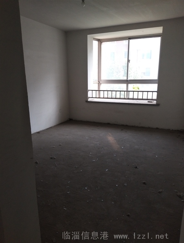 齊興花園2樓,三室兩廳,想怎么裝修就怎么裝修