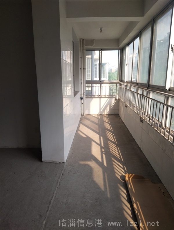 齊興花園2樓,三室兩廳,想怎么裝修就怎么裝修