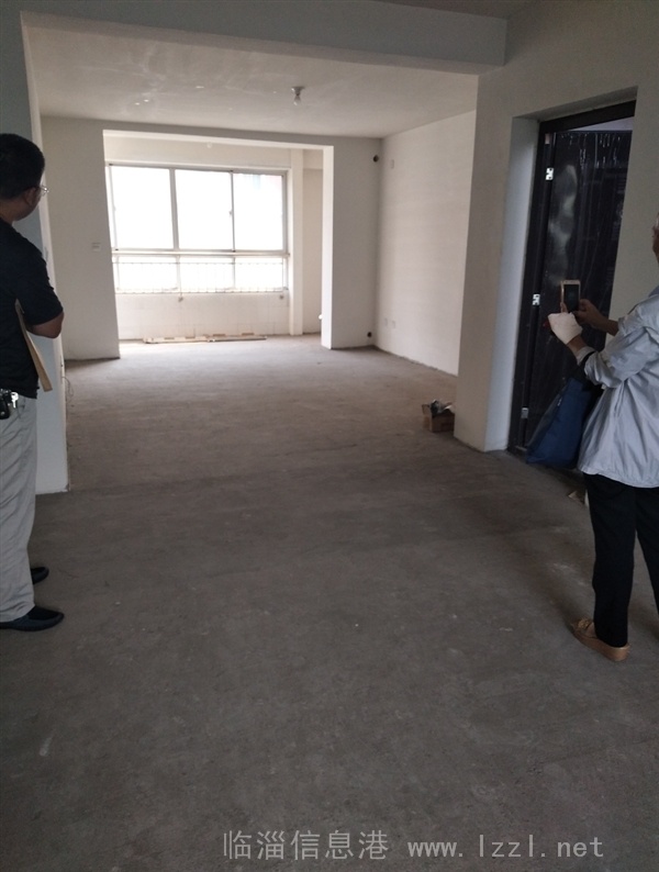 齊興花園2樓,三室兩廳,想怎么裝修就怎么裝修