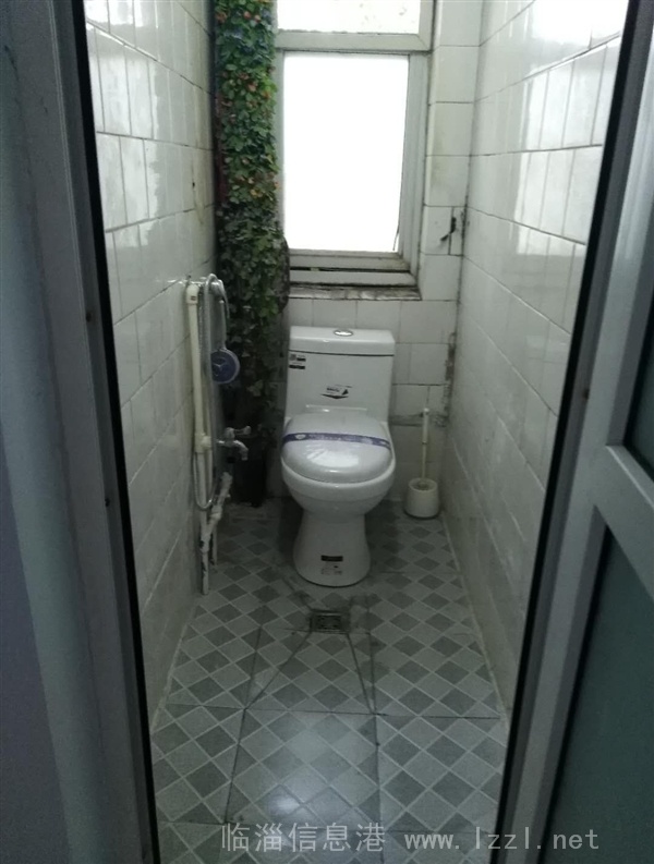 二化一區(qū)四樓頂出售