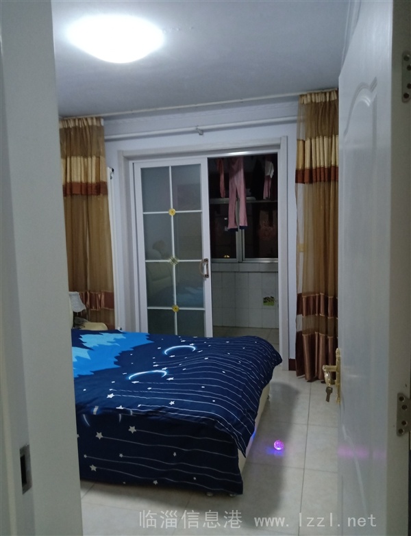 勇士東生活區(qū)六樓三室一廳