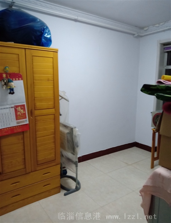 勇士東生活區(qū)六樓三室一廳