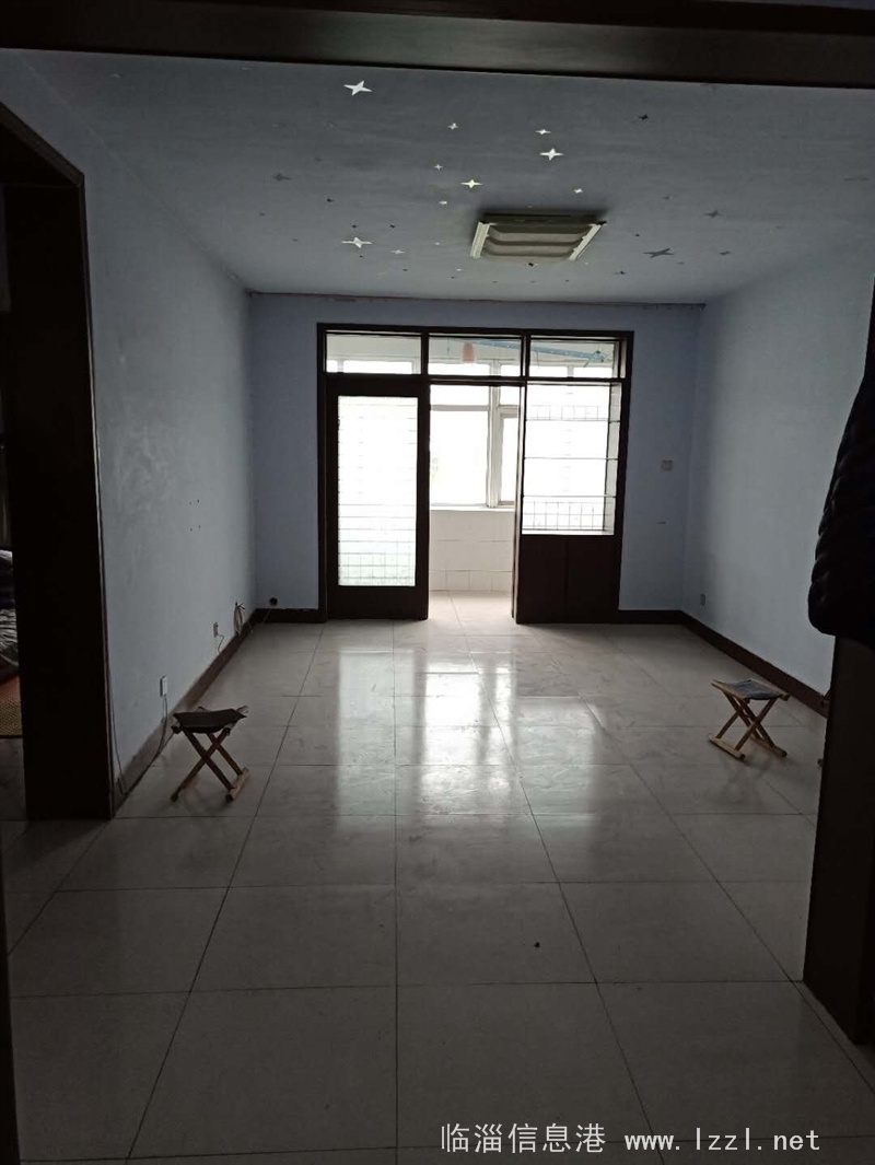 牛山路新達(dá)小區(qū)兩室兩廳房屋出售,價(jià)格55萬元。