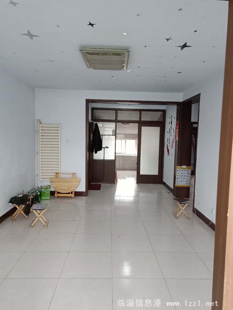 牛山路新達(dá)小區(qū)兩室兩廳房屋出售,價(jià)格55萬元。