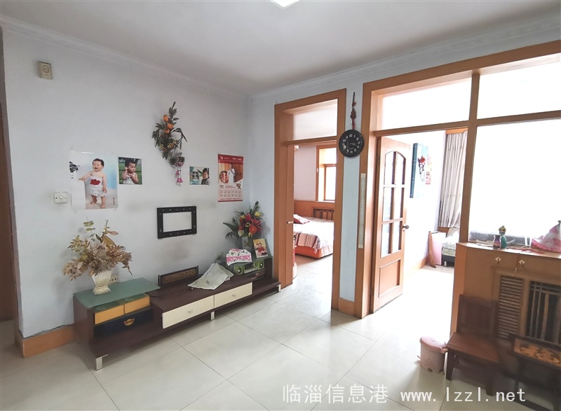 勇士東四樓 82平三室一廳 帶車儲72萬可議