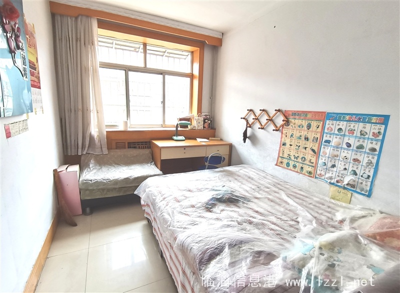 勇士東四樓 82平三室一廳 帶車儲72萬可議