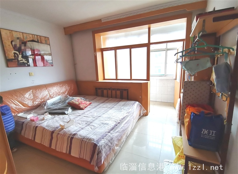 勇士東四樓 82平三室一廳 帶車儲72萬可議